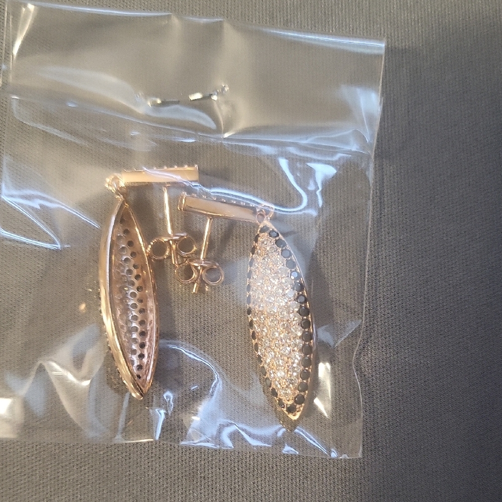 Elegant Rose Gold Earrings Nwot